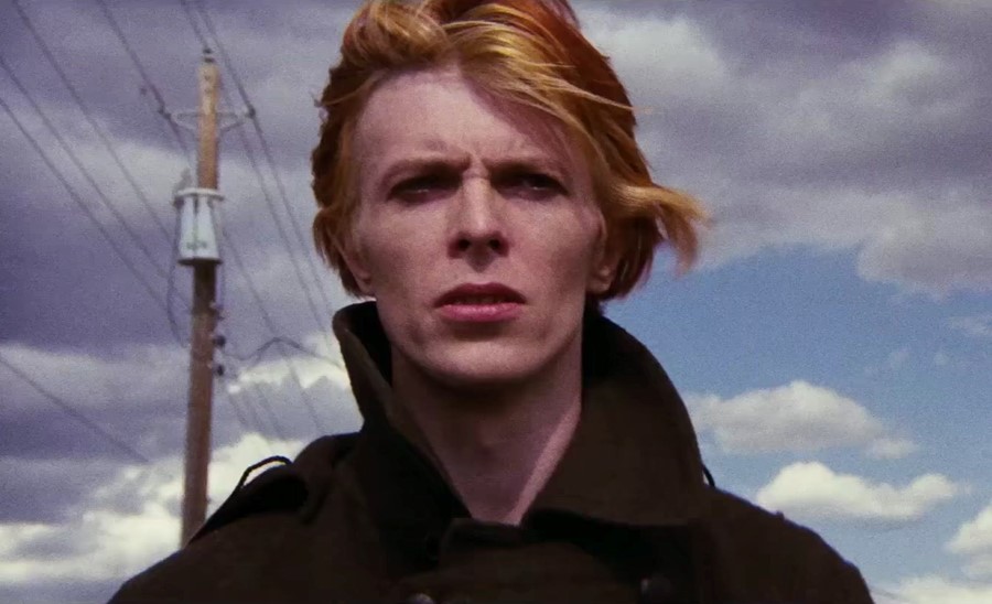 Fotograma de El hombre que cayó a la tierra de Nicolas Roeg protagonizada por David Bowie