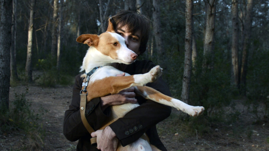 Retrato del músico valenciano Víctor Ramírez, conocido como Ramírez Exposure y su perro Colombo